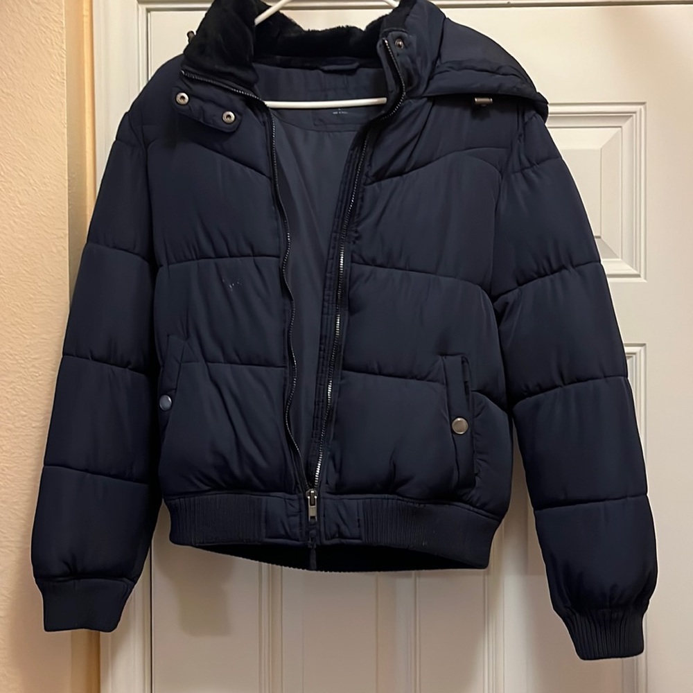 Women’s Aeropostale navy puffer jacket. Size Large.